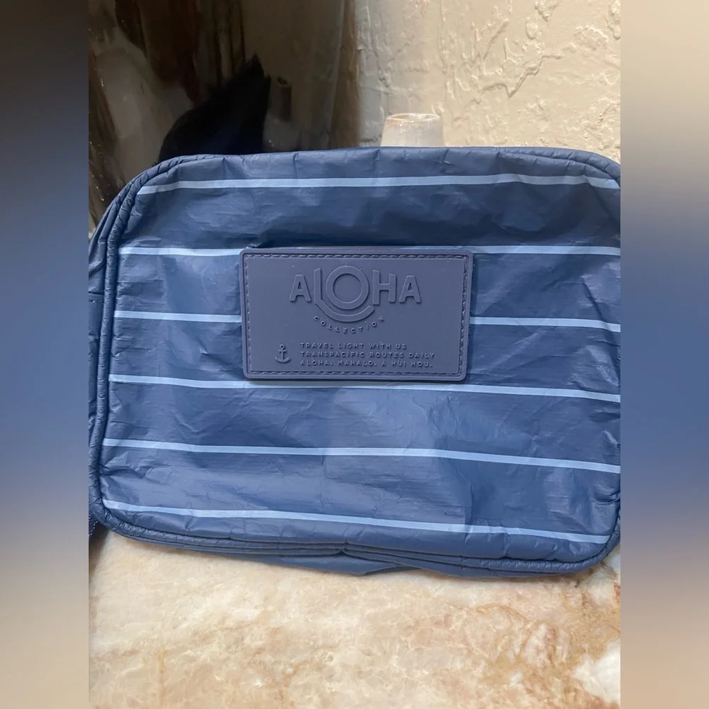 ALOHAS Navy Blue Crossbody Bag